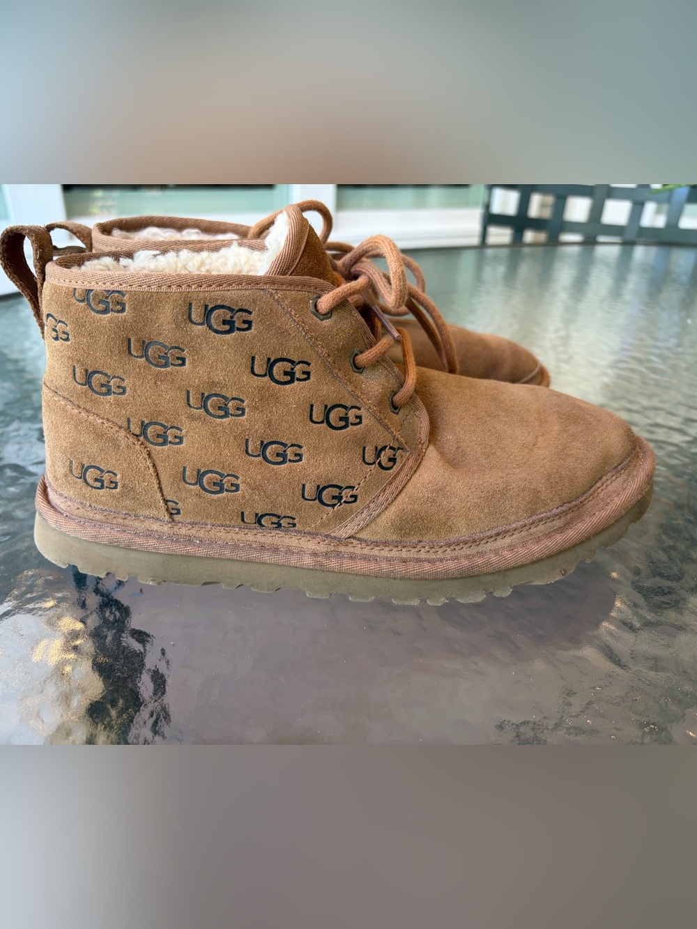 UGG Neumel Embossed Logo Chukka Boot Chestnut Suede Men’s 8 EU 41 Shearling